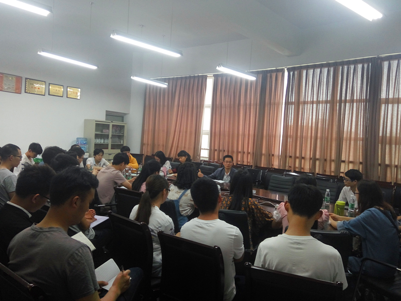 化学工程学院举行学生干部座谈会1.jpg