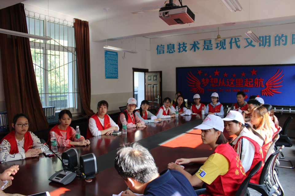 与老师交谈.png